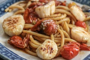 Seared Scallops with pasta and cherry tomato sauce