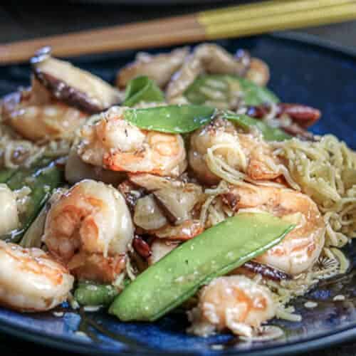 Stir Fried Garlic Noodles, Shrimp and Scallops - Easy to Make! - Belly ...